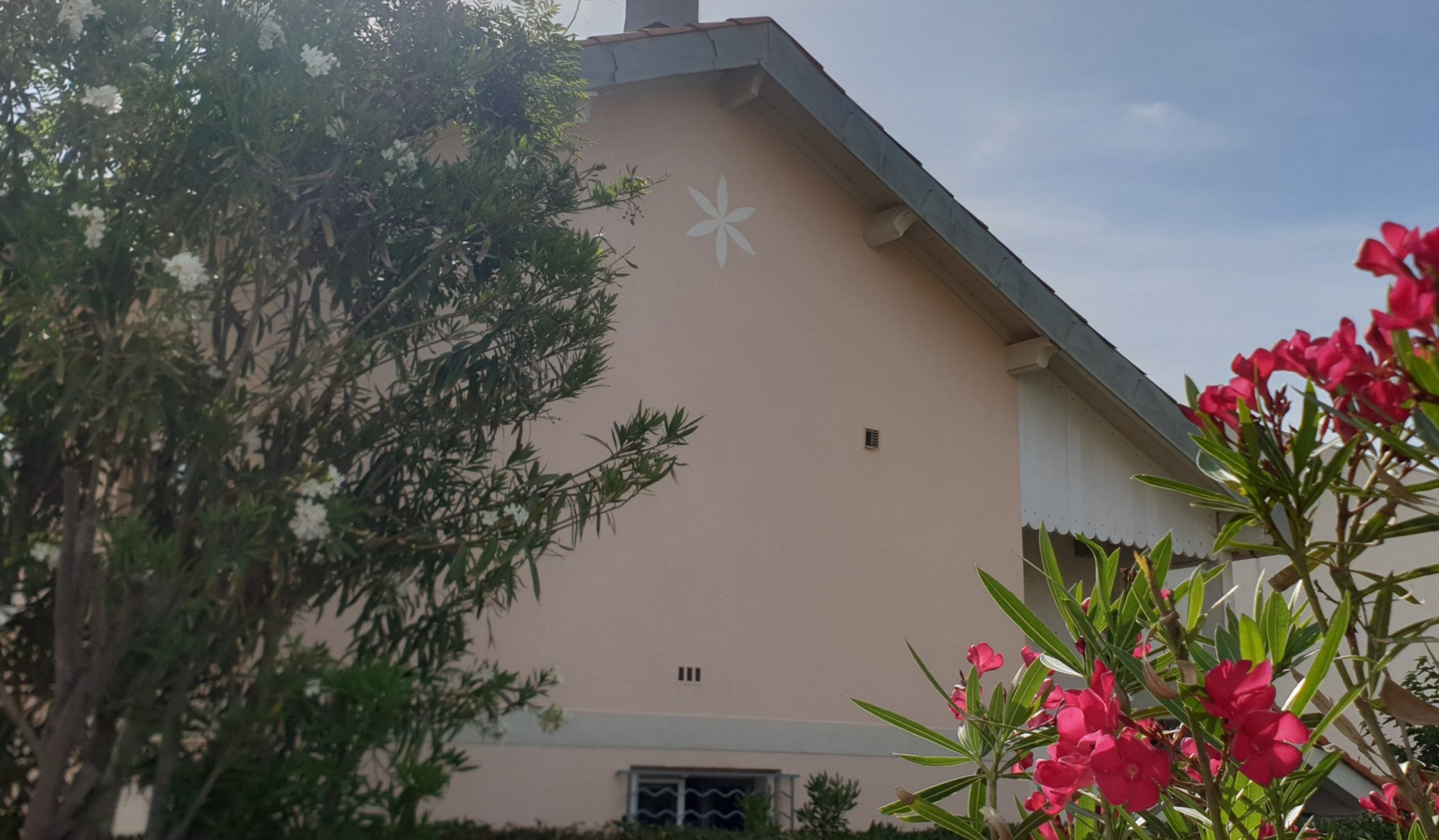 Lire la suite à propos de l’article Rénovation des façades de cette maison de bord de mer Mauguio Carnon plage 34130