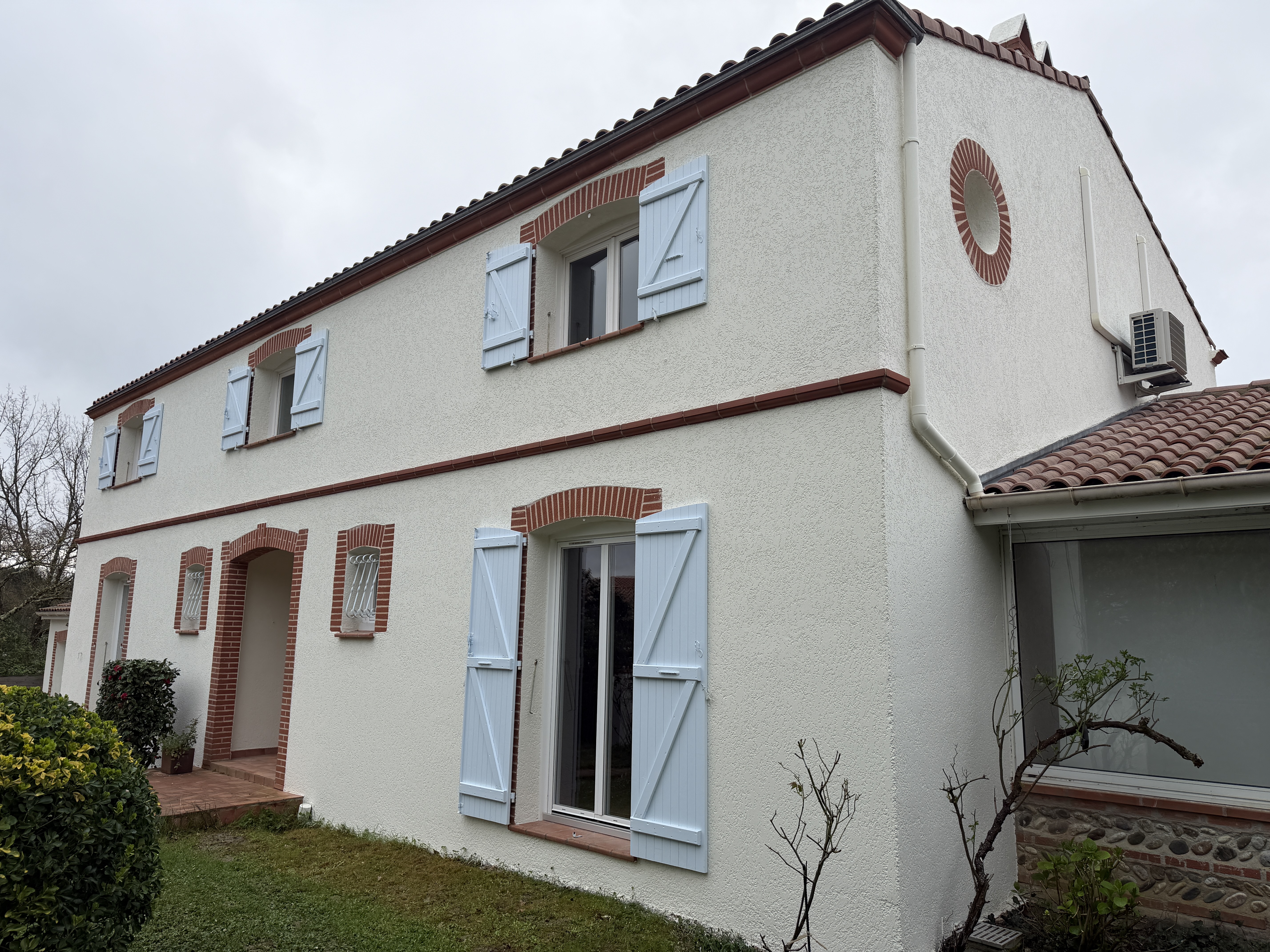 Lire la suite à propos de l’article Peinture des façades sur maison à Pibrac